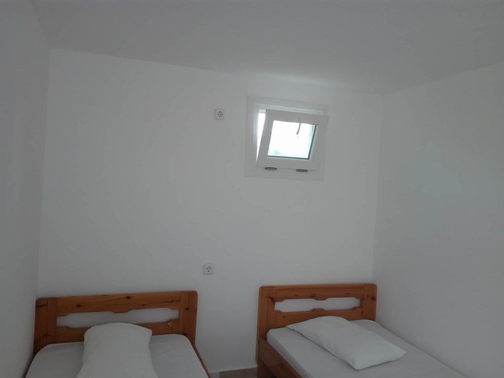 San Efrem Aparthotel Perissa  Quarto foto