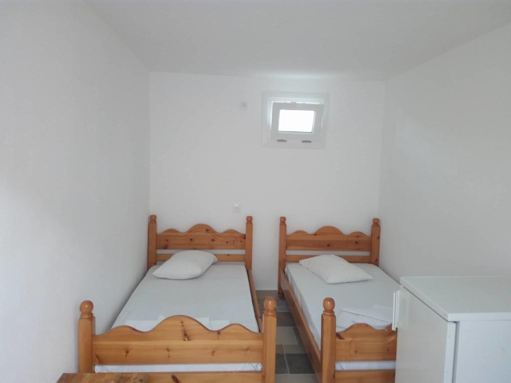 San Efrem Aparthotel Perissa  Quarto foto